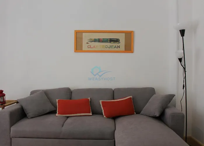 Apartman Modern Comfy With Terrace Near San Paolo